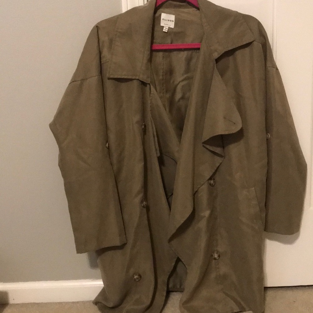 Lightweight trench coat